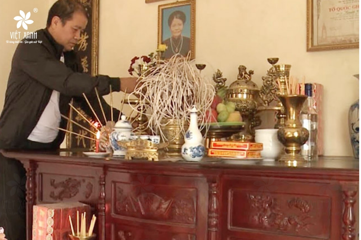 Hướng dẫn rút chân hương đúng cách