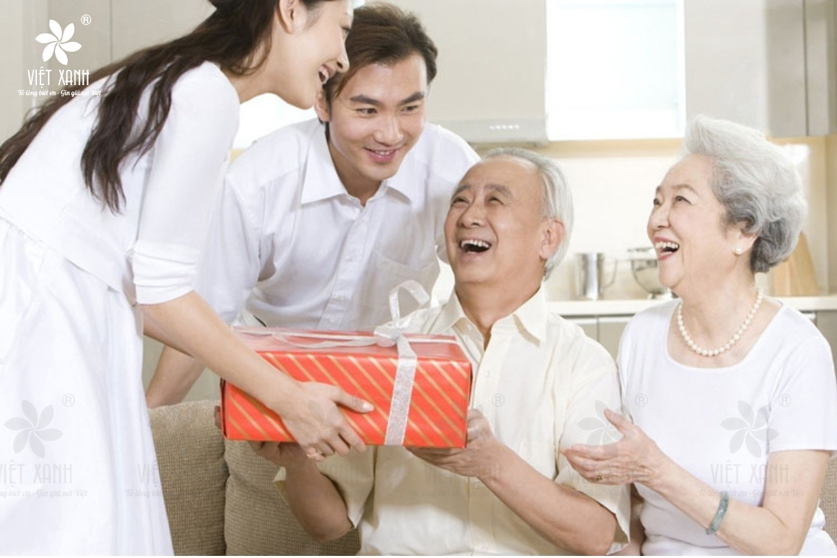 Thời điểm tặng quà Tết hợp lý