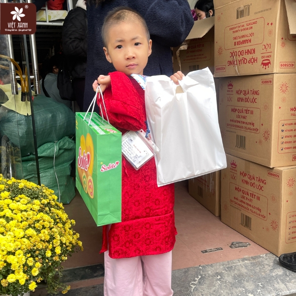 Thăm hỏi và tri ân cán bộ, nhân viên có hoàn cảnh khó khăn