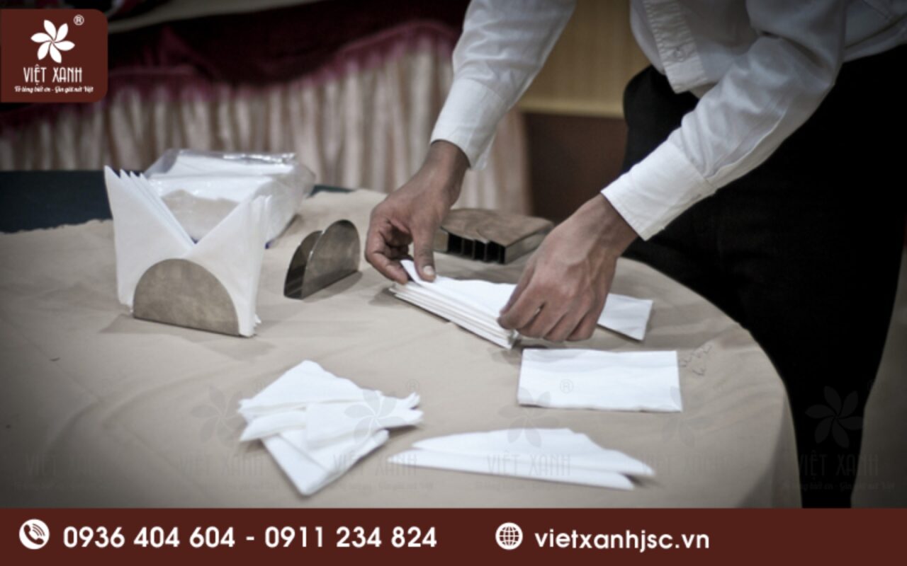 cách xếp khăn giấy lót chén