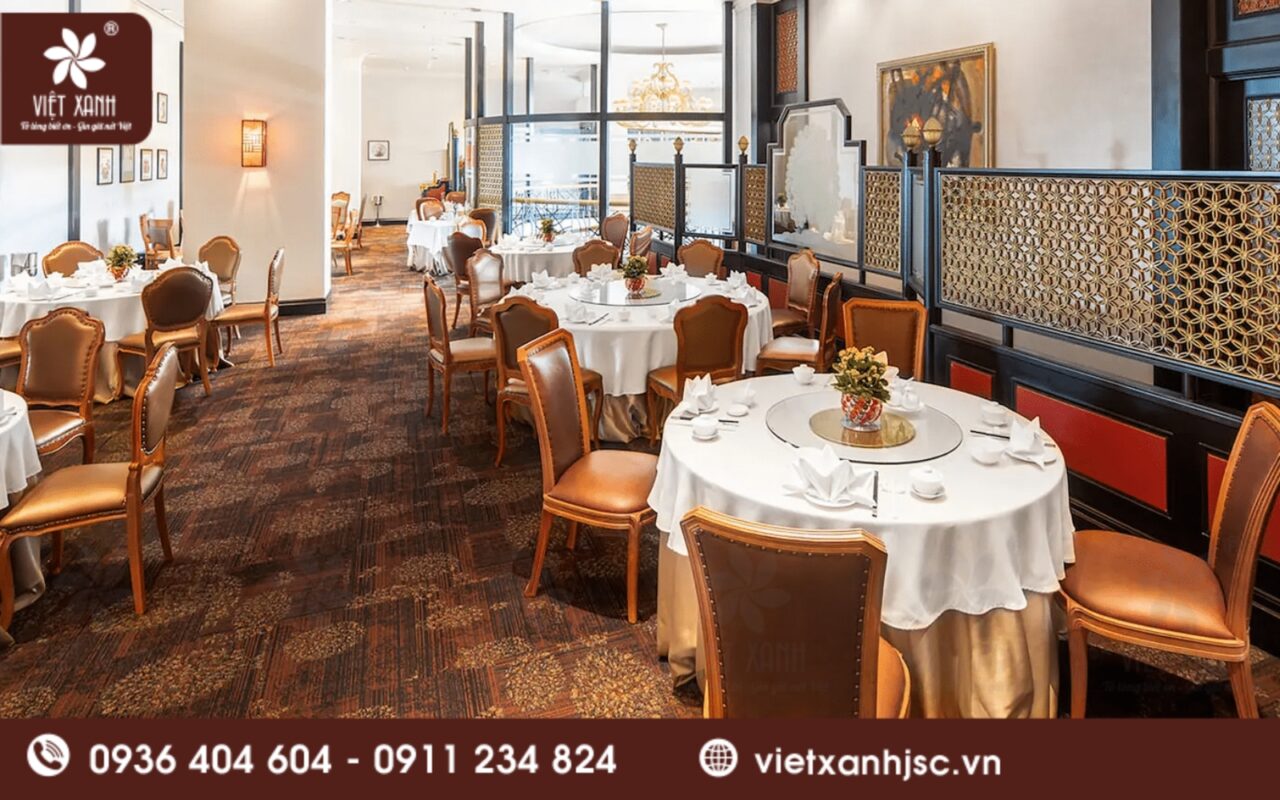 cách trải khăn bàn trong nhà hàng