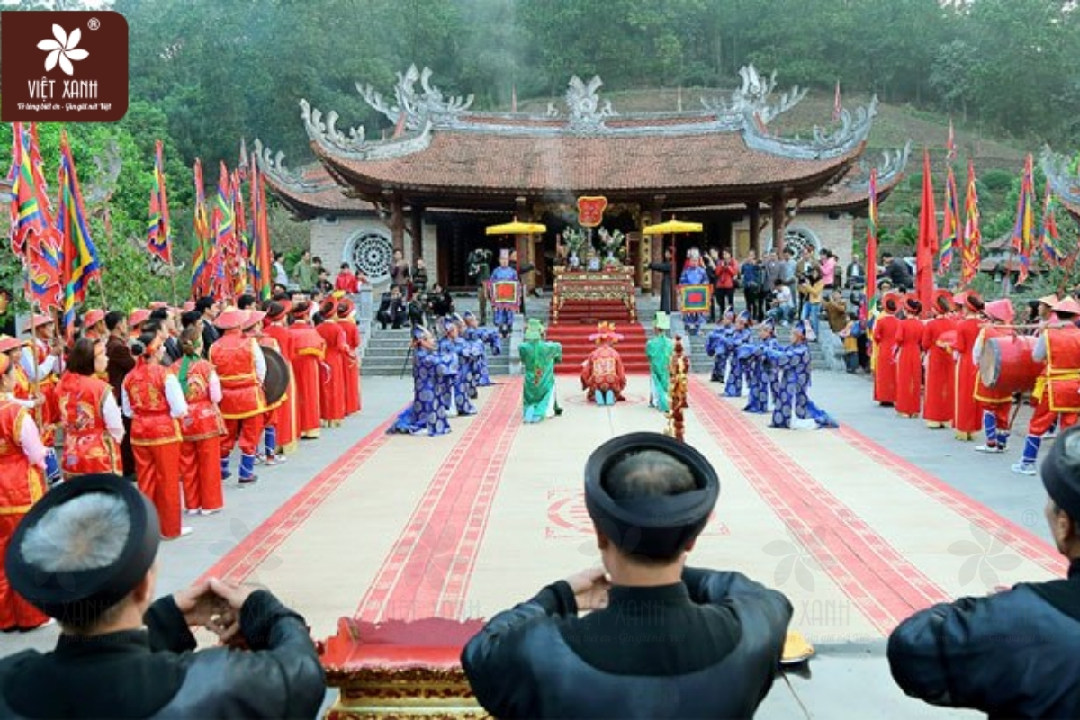 Hướng dẫn dâng hương và bao sái ban thờ tại gia thanh tịnh dịp Giỗ Tổ