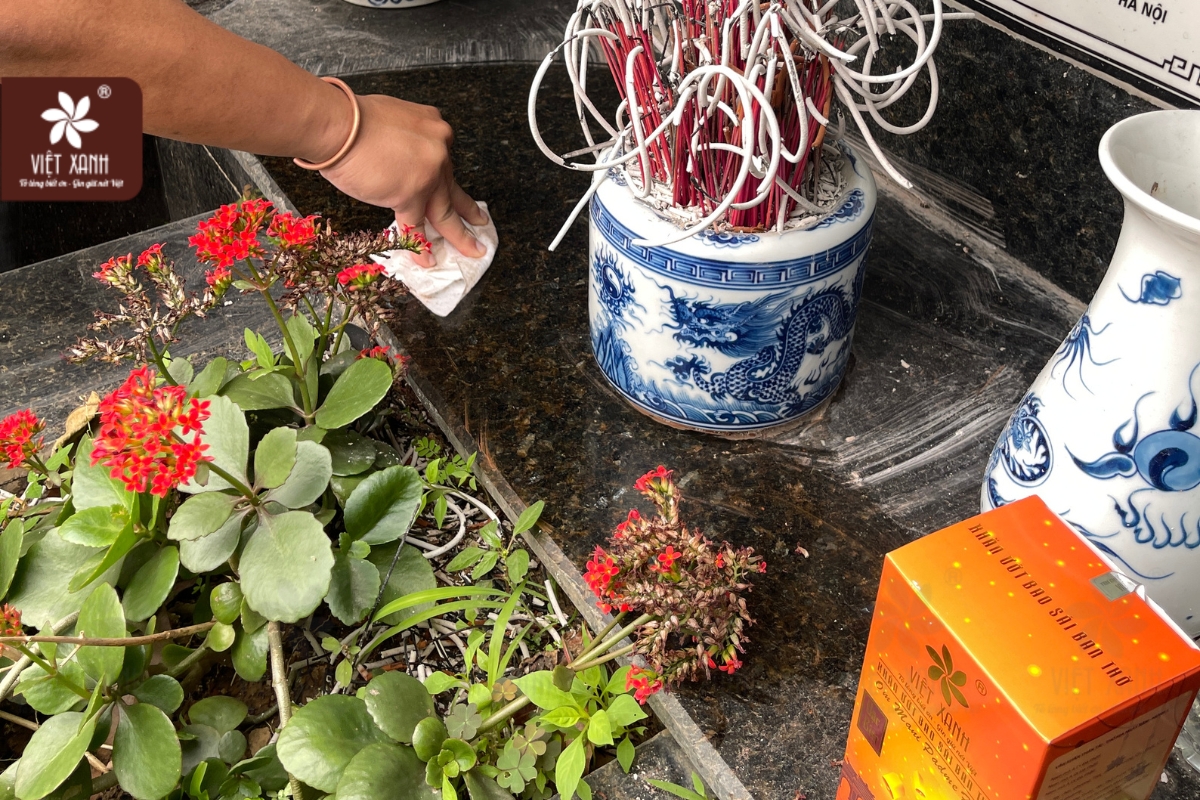 dọn dẹp mộ phần