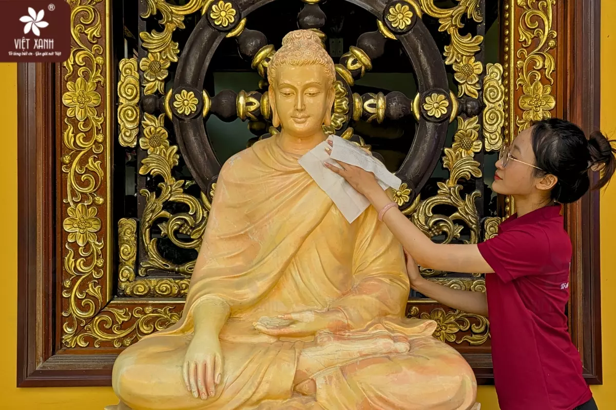 Vì sao cần chọn đúng khăn lau tượng Phật