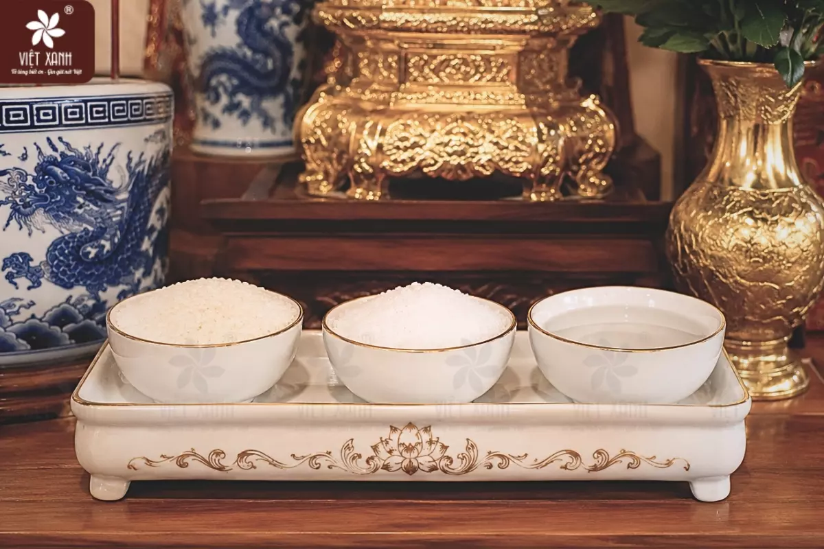 ý nghĩa của 3 hũ gạo, muối, nước trên ban thờ